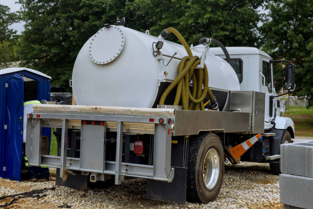Porta potty delivery and setup in Roanoke, AL